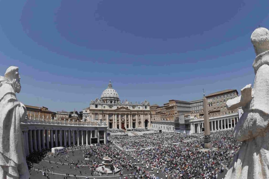 People in Saint Peter's Square